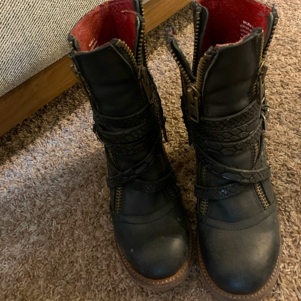 Free Bird black all leather booties 🤠